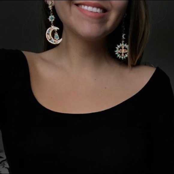 DAY N NIGHT EARRINGS - Picture 3 of 3